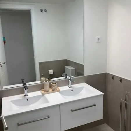 아파트 Coco Luxury 3 Bedrooms 에스테포나